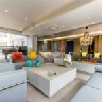 Apartamento de 306m² na melhor região de Moema, 3 suítes, 5 vagas, varanda gourmet, depósito, fora de rota