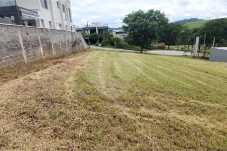 Terreno à venda no condomínio Figueira Garden, Atibaia - SP