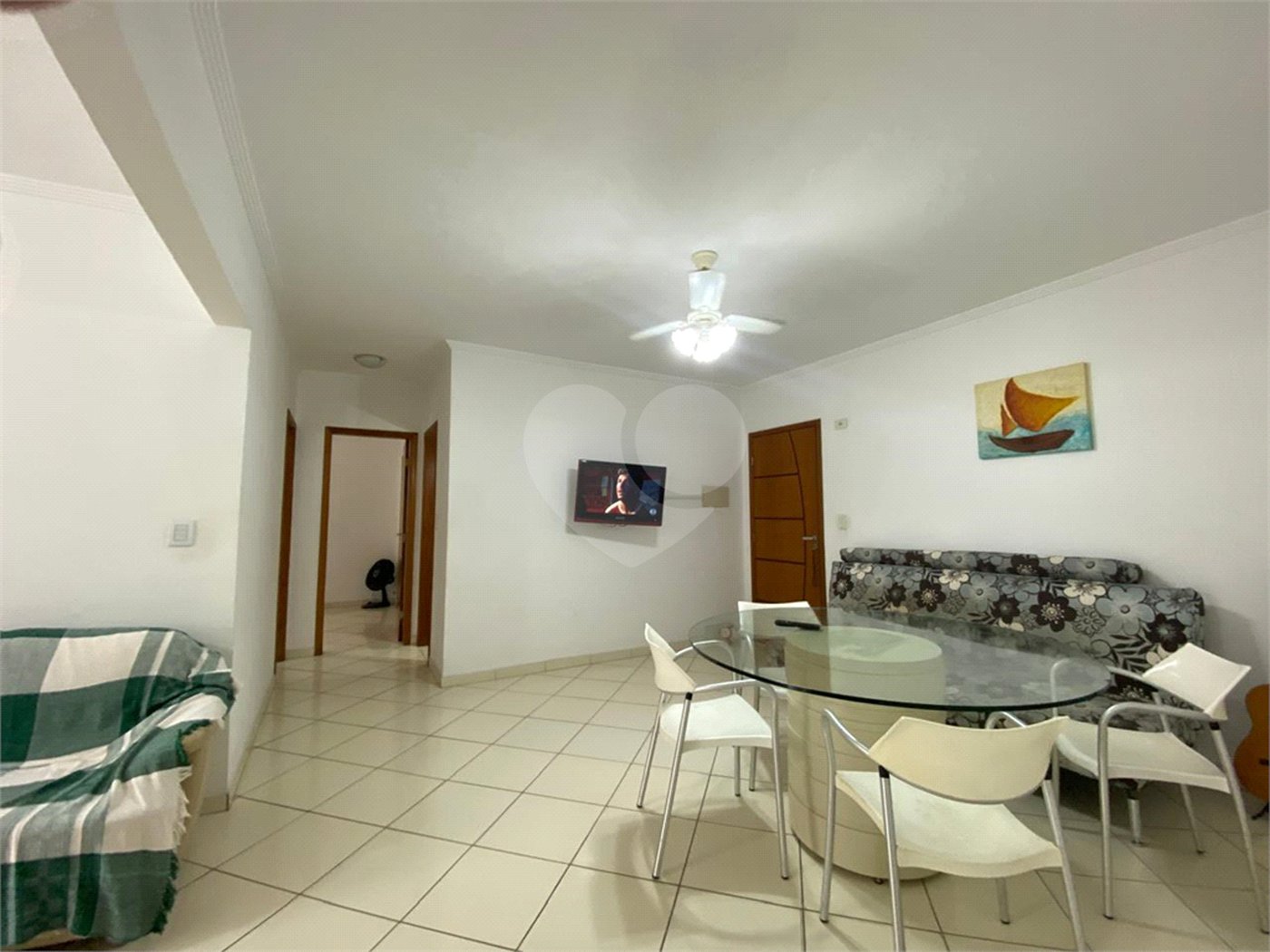 Apartamento à venda com 2 quartos, sendo 1 suíte, em Guilhermina, Praia Grande, SP