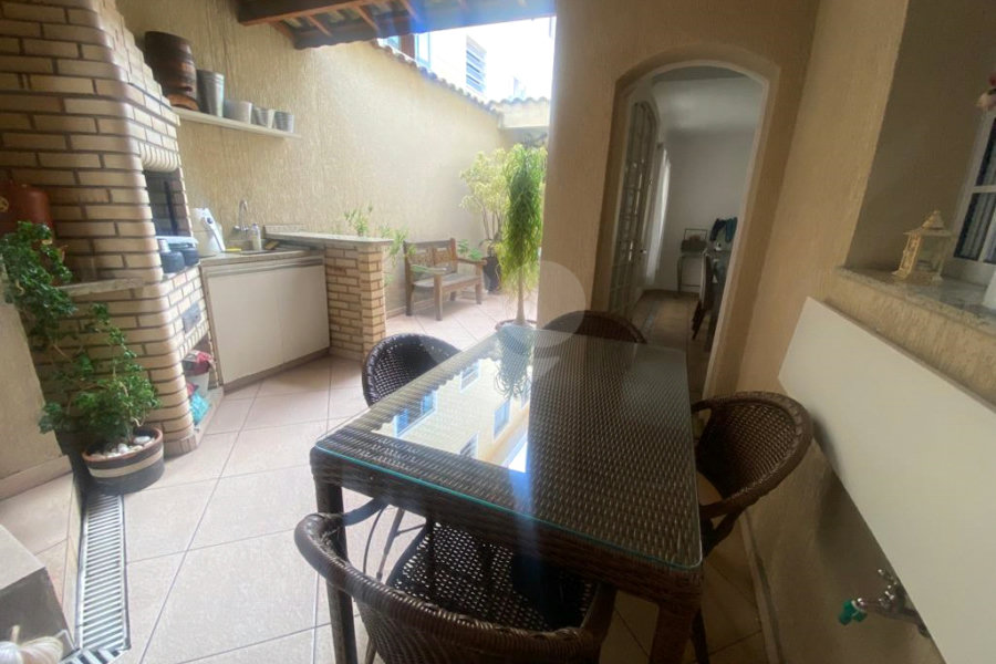 Casa à venda com 4 quartos, sendo 2 suítes, em Parada Inglesa, São Paulo, SP