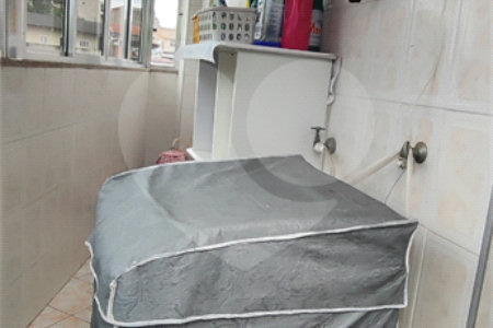 Casa à venda com 5 quartos, sendo 3 suítes, no condomínio Village Texeira Campos, Rio de Janeiro - RJ