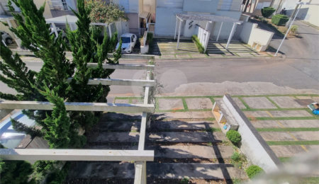 Sobrado à venda com 3 quartos, sendo 1 suíte,  em Jardim Belizário, Cotia, SP