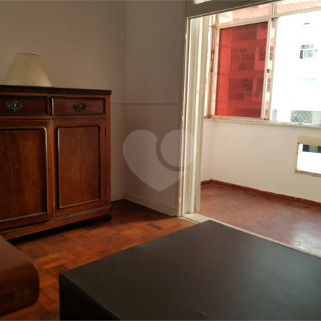 Apartamento à venda com 3 quartos, sendo 1 suíte,  em Copacabana, Rio de Janeiro, RJ