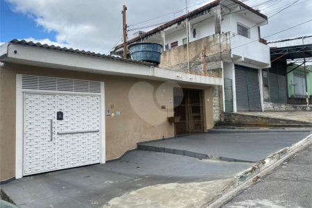 Casa à venda com 3 quartos em Jardim Santa Helena, Poá, SP