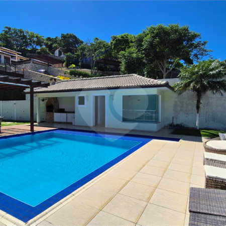Casa à venda com 6 quartos, sendo 4 suítes, em Ferradura, Armação dos Búzios, RJ