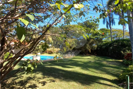 Casa à venda com 5 quartos, sendo 2 suítes, no condomínio Estância Marambaia, Vinhedo - SP