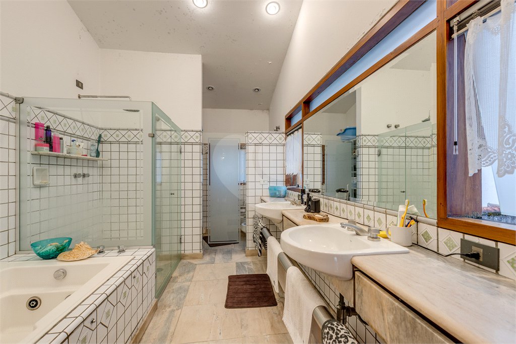 Casa à venda com 5 quartos, sendo 4 suítes, em Alto da Boa Vista, São Paulo, SP