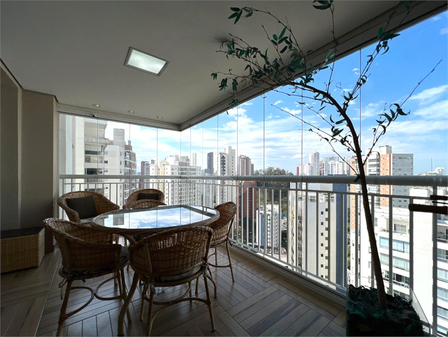 Apartamento à venda com 3 quartos, sendo 1 suíte,  em Vila Andrade, São Paulo, SP