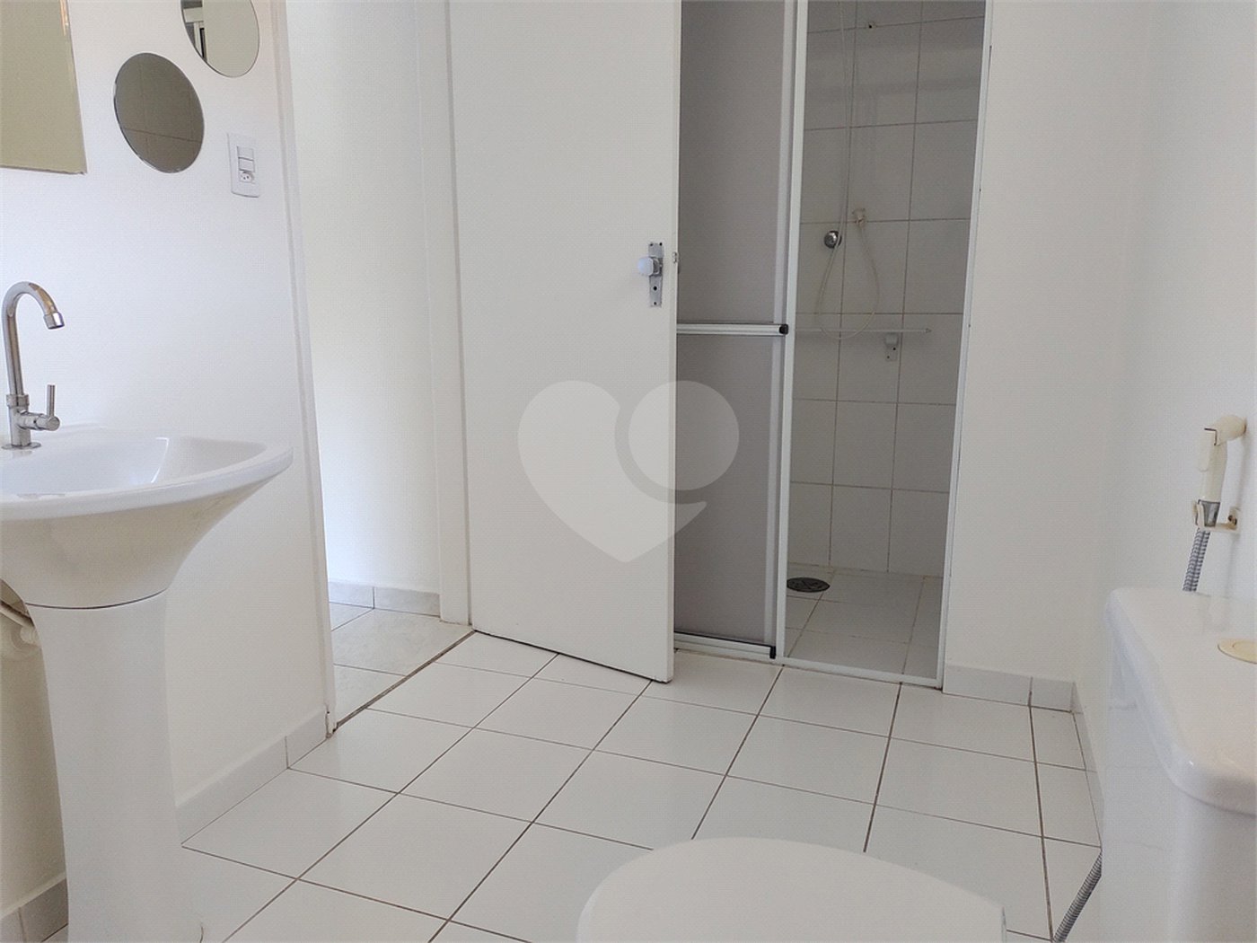 Casa à venda com 3 quartos, sendo 1 suíte,  em Vila Cordeiro, São Paulo, SP