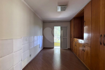 Sobrado à venda com 3 quartos, sendo 1 suíte, no condomínio Villagio da Granja, Cotia - SP