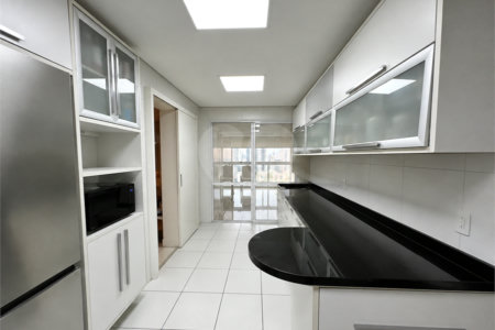 Apartamento à venda com 3 suítes em Campo Belo, São Paulo, SP