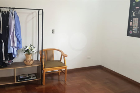 Sobrado à venda com 3 quartos, sendo 1 suíte, em Vila Vitório Mazzei, São Paulo, SP