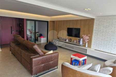 Apartamento à venda com 3 suítes em Vila Suzana, São Paulo, SP