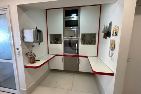 Apartamento à venda com 3 quartos, sendo 1 suíte,  em Santo Amaro, São Paulo, SP