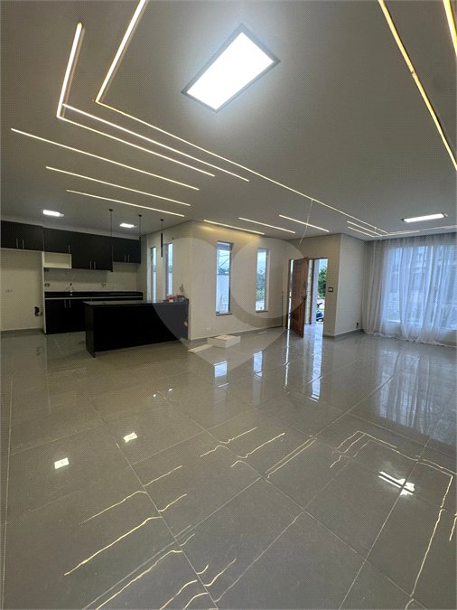 Terreno para alugar com 3 suítes no condomínio Residencial Veneza, Mogi das Cruzes - SP