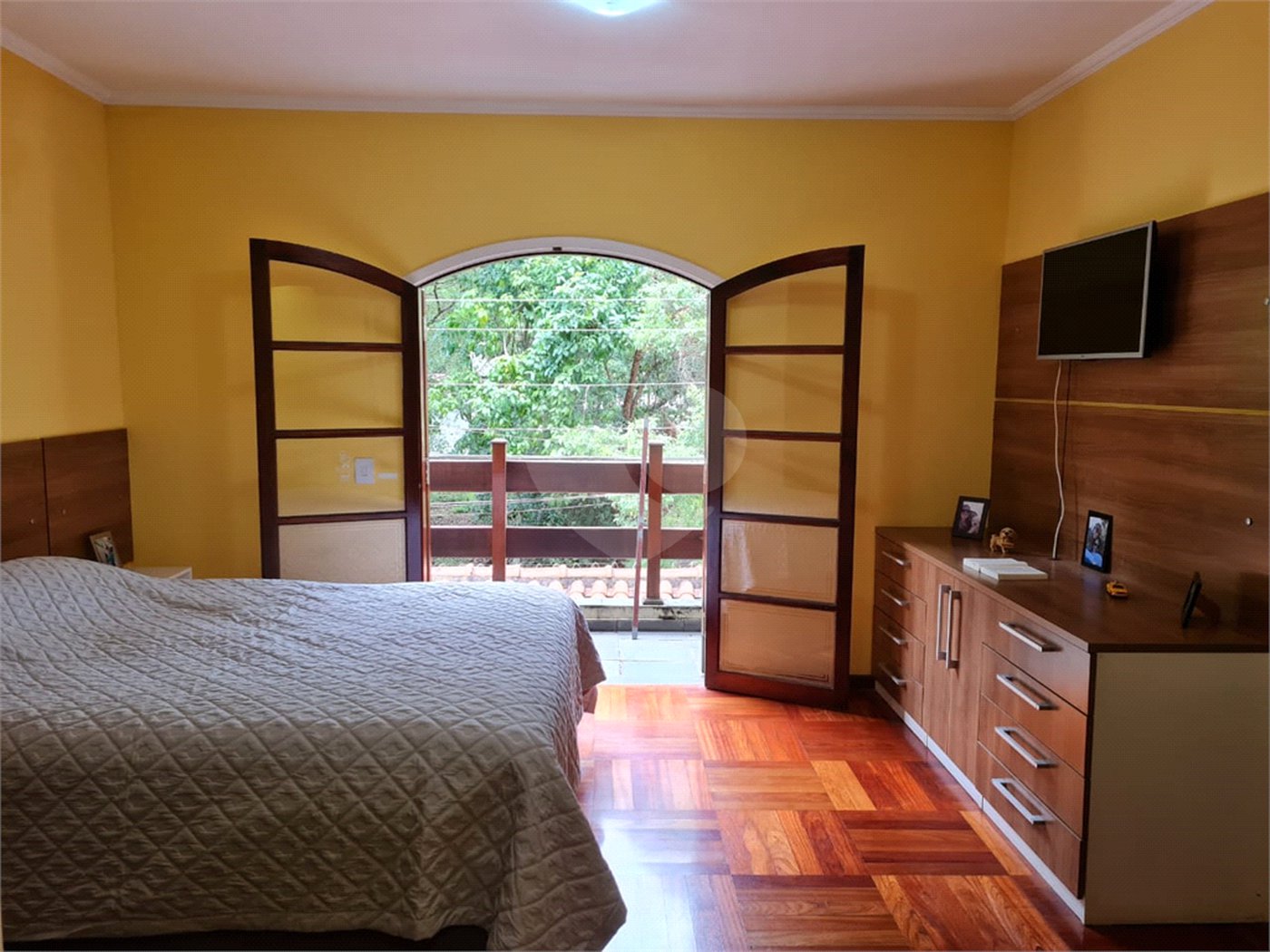 Sobrado à venda com 4 quartos, sendo 1 suíte,  em Jardim Leonor Mendes de Barros, São Paulo, SP
