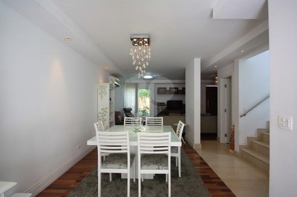 Casa à venda com 4 quartos, sendo 2 suítes, no condomínio Melbourne Residence, São Paulo - SP