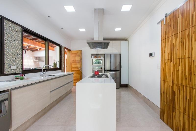 Casa Térrea à venda com 5 suítes em Jardim Marajoara, São Paulo, SP