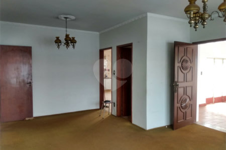 Casa à venda com 6 quartos, sendo 1 suíte, no Centro, Itapetininga, SP