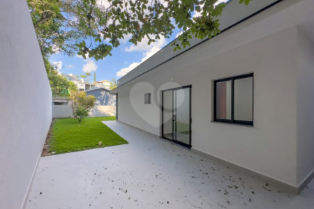 Casa à venda com 4 quartos, sendo 3 suítes, no condomínio Estância Marambaia, Vinhedo - SP