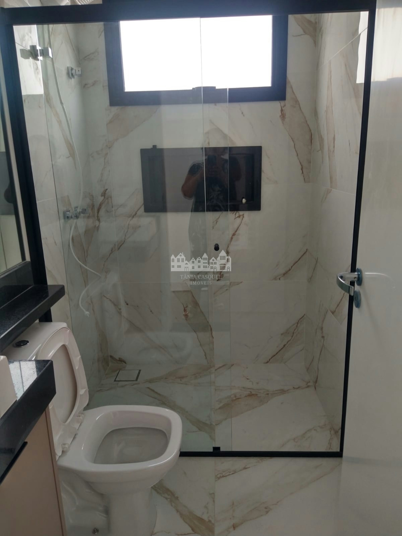 Sobrado à venda ou para alugar com 3 suítes em Jardim do Lago, Atibaia, SP