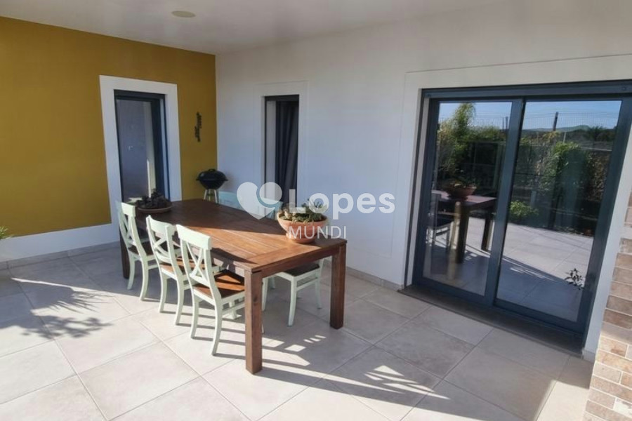 Casa com 3 quartos à venda em Mexilhoeira Grande, Portimão, Portugal – Piscina