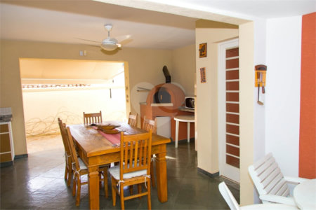 Casa à venda com 4 quartos, sendo 1 suíte, no Centro, Atibaia, SP
