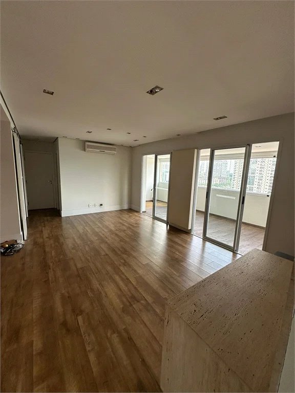 Apartamento à venda com 3 quartos, sendo 1 suíte, em Brooklin Paulista, São Paulo, SP