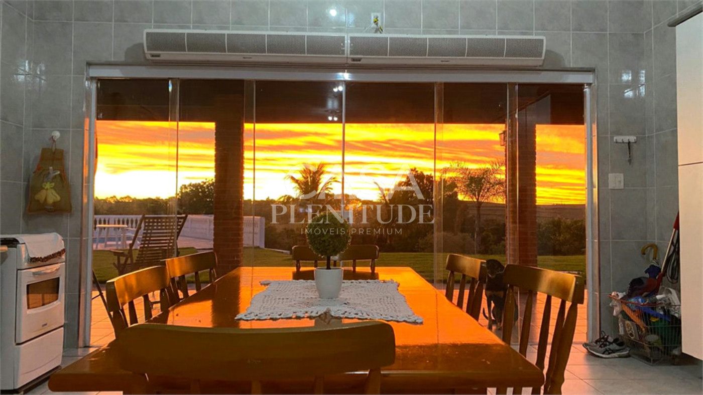 Sítio à venda com 5 quartos, sendo 1 suíte, no Centro, Araçoiaba da Serra, SP