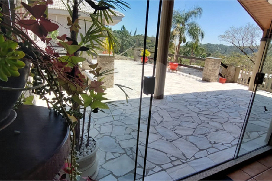Casa à venda com 3 quartos, sendo 2 suítes, no condomínio Alpes de Caieiras, Caieiras - SP