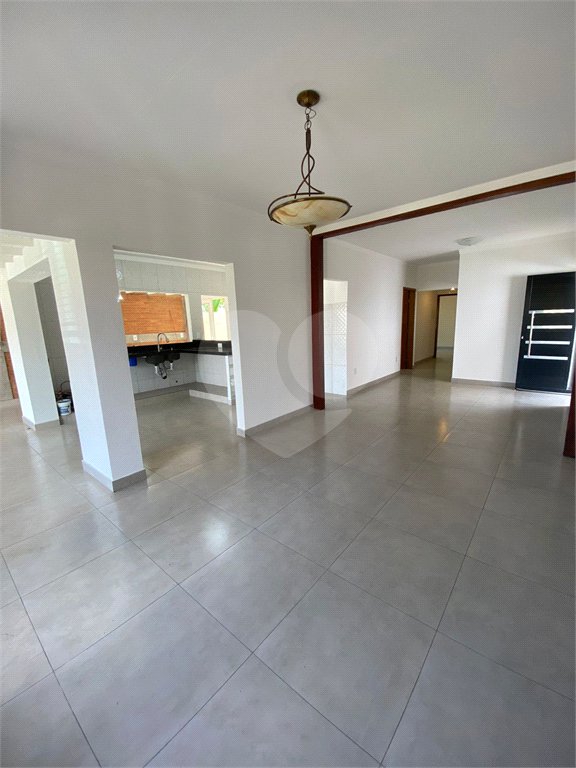 Casa à venda com 3 suítes no Centro, Vinhedo, SP