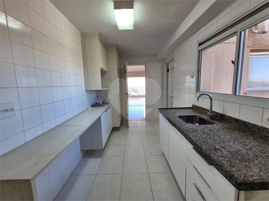 Apartamento à venda com 3 quartos, sendo 1 suíte,  em Jardim Olympia, São Paulo, SP