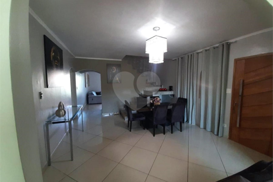 Sobrado à venda com 4 quartos, sendo 2 suítes, em Tremembé, São Paulo, SP