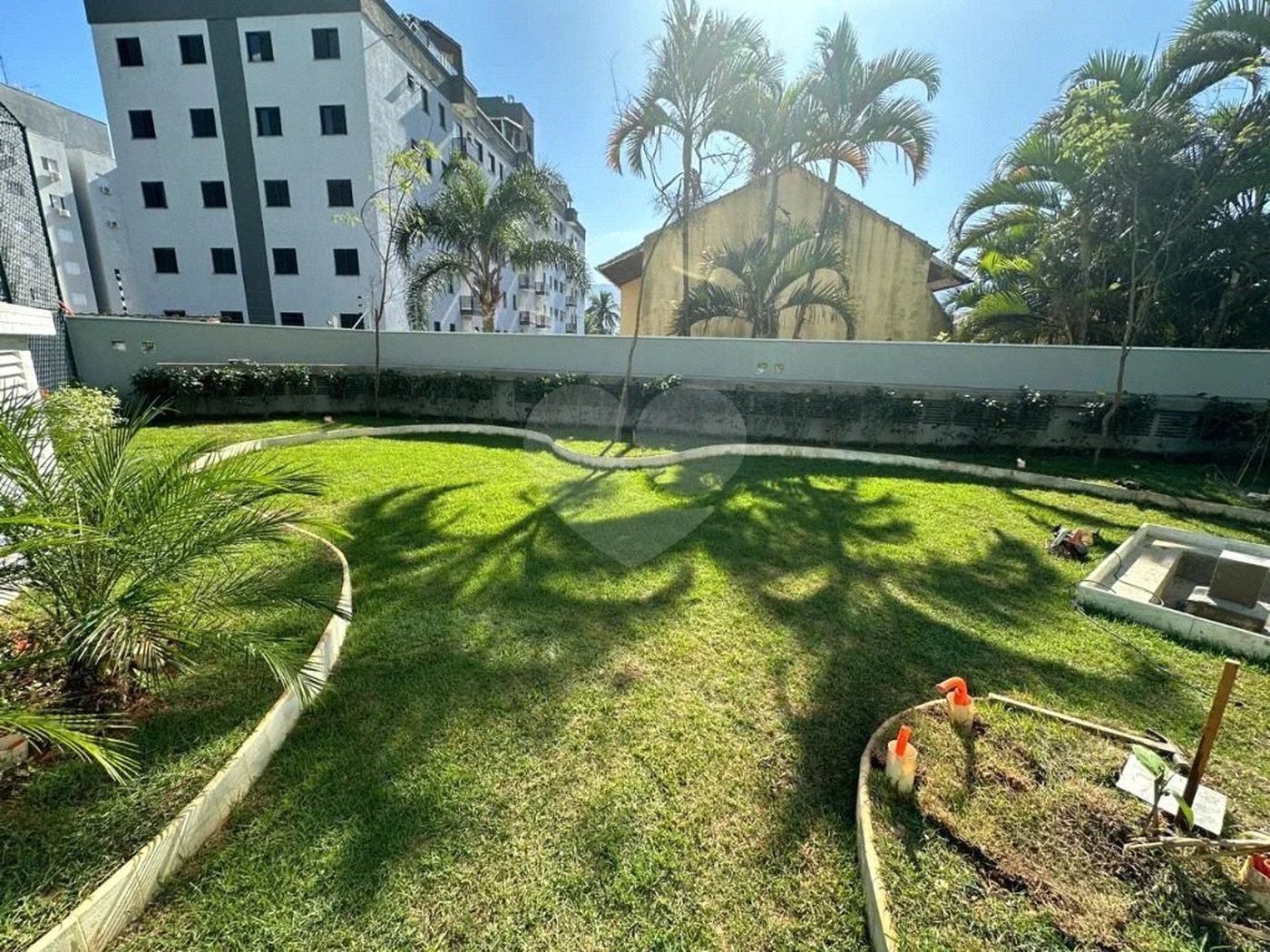 Apartamento à venda com 3 quartos, sendo 1 suíte,  em Maitinga, Bertioga, SP