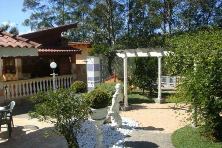 Sobrado à venda com 5 suítes em Juqueri Mirim, Mairiporã, SP