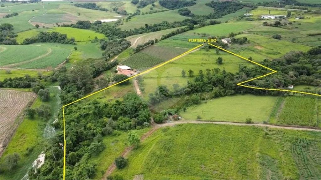 Sítio à venda com 4 quartos, sendo 1 suíte, no Centro, Elias Fausto, SP