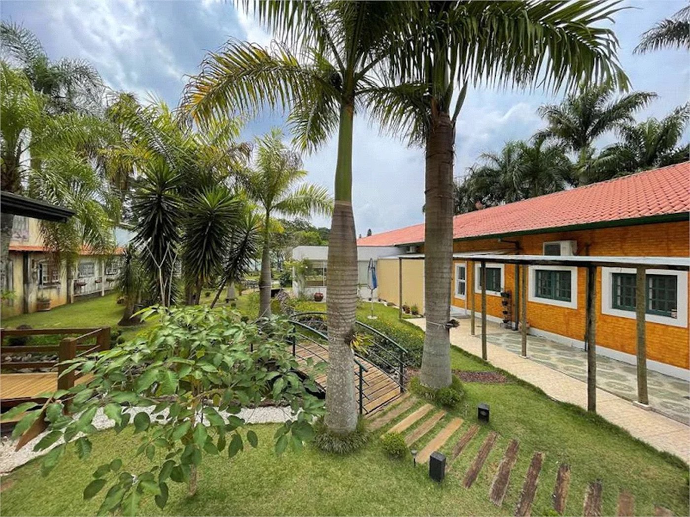 Casa à venda com 4 suítes no condomínio Miollo da Granja, Cotia - SP
