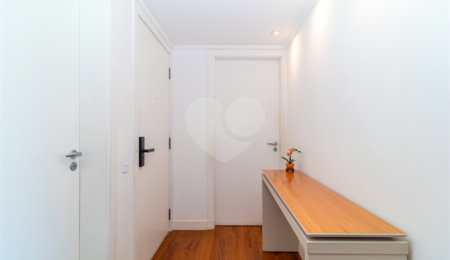 Apartamento à venda com 3 quartos, sendo 1 suíte,  em Alto da Boa Vista, São Paulo, SP