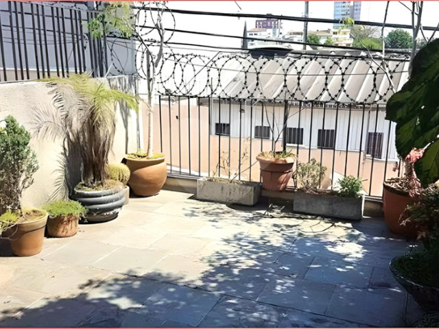 Casa à venda com 4 quartos, sendo 1 suíte,  em Vila Sônia, São Paulo, SP
