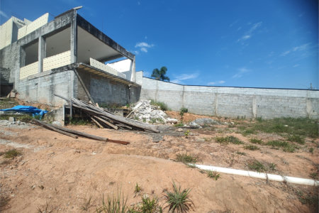 Terreno 810 metros à venda em Atibaia com projeto aprovado exclusivo de alto padrão com construção inacabada