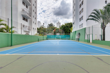 Apartamento à venda com 3 suítes em Real Parque, São Paulo, SP