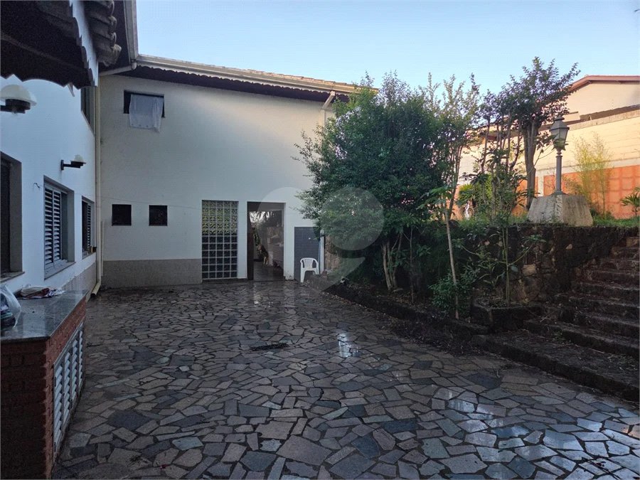 Casa à Venda com 5 quartos em Atibaia/SP