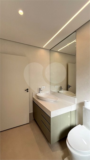 Apartamento com 69 metros todo reformado ao lado da Alameda Lucas em Atibaia.