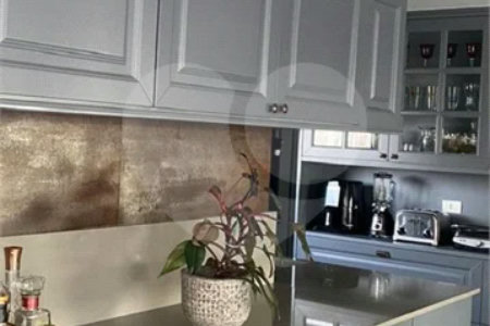 Apartamento de 224m² com 4 dormitórios, 3 suítes, 4 vagas de garagem e deposito