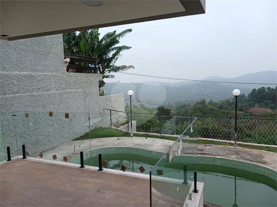 Sobrado à venda com 3 suítes em Roseira, Mairiporã, SP