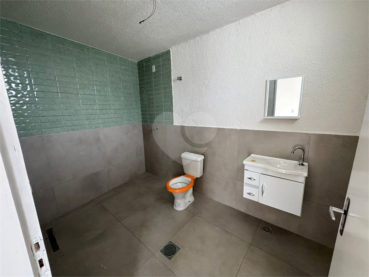 Casa á venda, com 03 Dormitórios, no Bairro Parque Primavera em São Carlos.