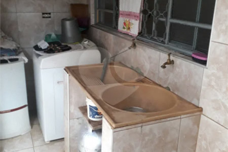 Casa térrea com amplo terreno