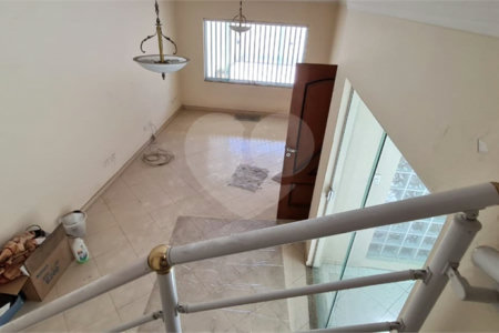 Sobrado a venda no Ipiranga de 220m² com 4 suítes e 2 vagas.Estuda permuta.