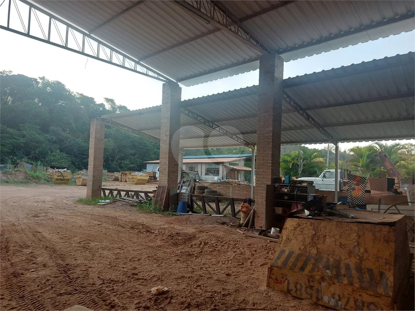 Locação de barracões para Armazenamento" área total de 6000mts - Bairro Abadia - Louveira SP