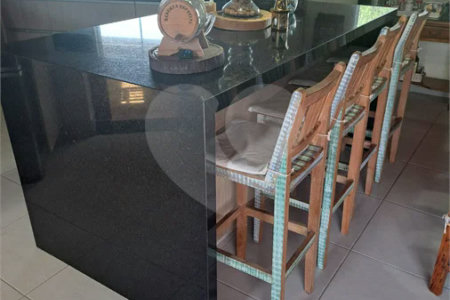 Casa Ampla com 5 Dormitórios, Piscina e Lazer Completo em Terreno de 1.260 m²